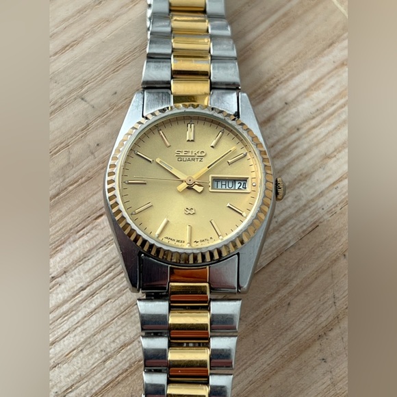 Seiko SQ Vintage Ladies Watch Two-Tone Weave Bracelet Gold Tone Dial Date Window - Picture 4 of 13
